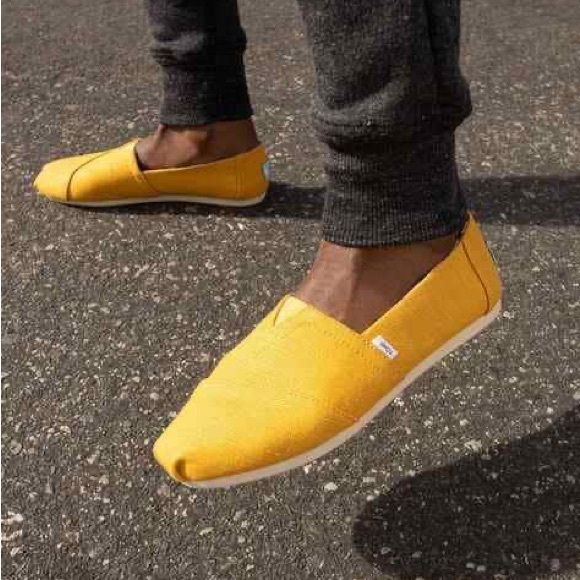 Toms Yellow Canvas Men's Slip-Ons - Picture 1 of 5